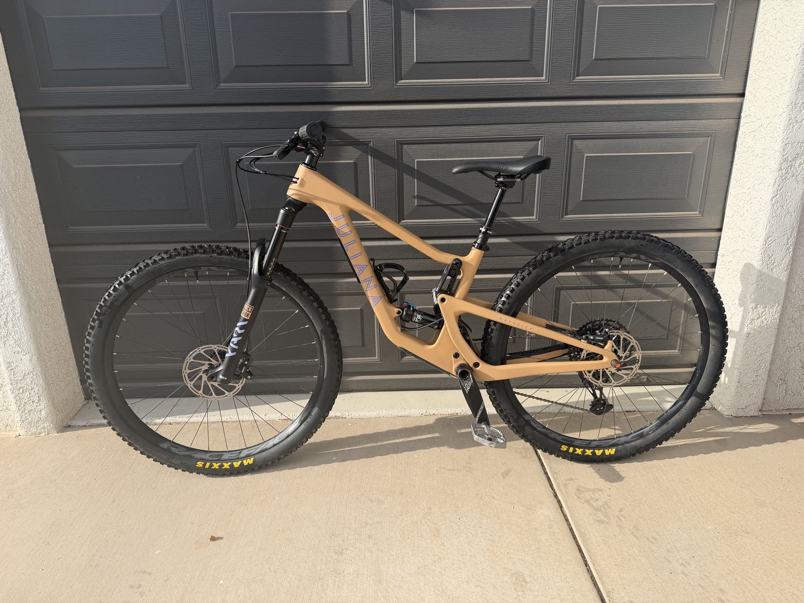 2021 Juliana Maverick Carbon Mountain Bike – Size Small (49 cm) – Excellent Condition