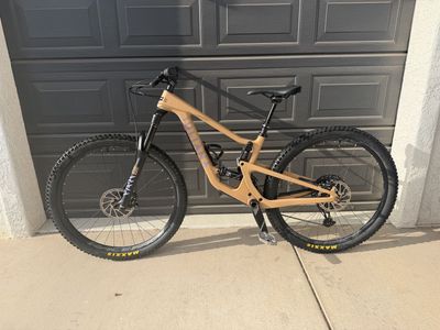 2021 Juliana Maverick Carbon Mountain Bike – Size Small (49 cm) – Excellent Condition