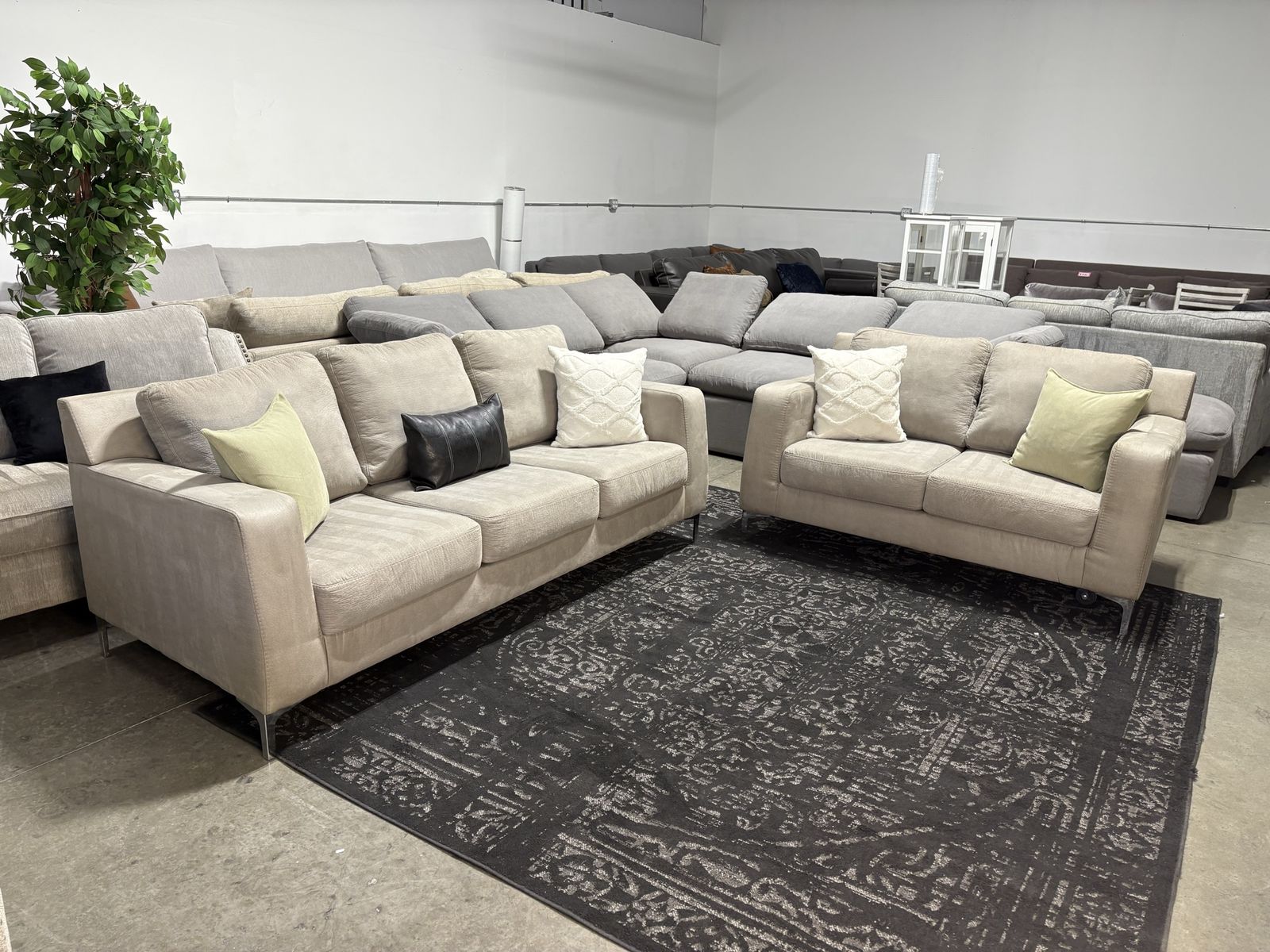 Beautiful couch set (Free Delivery )