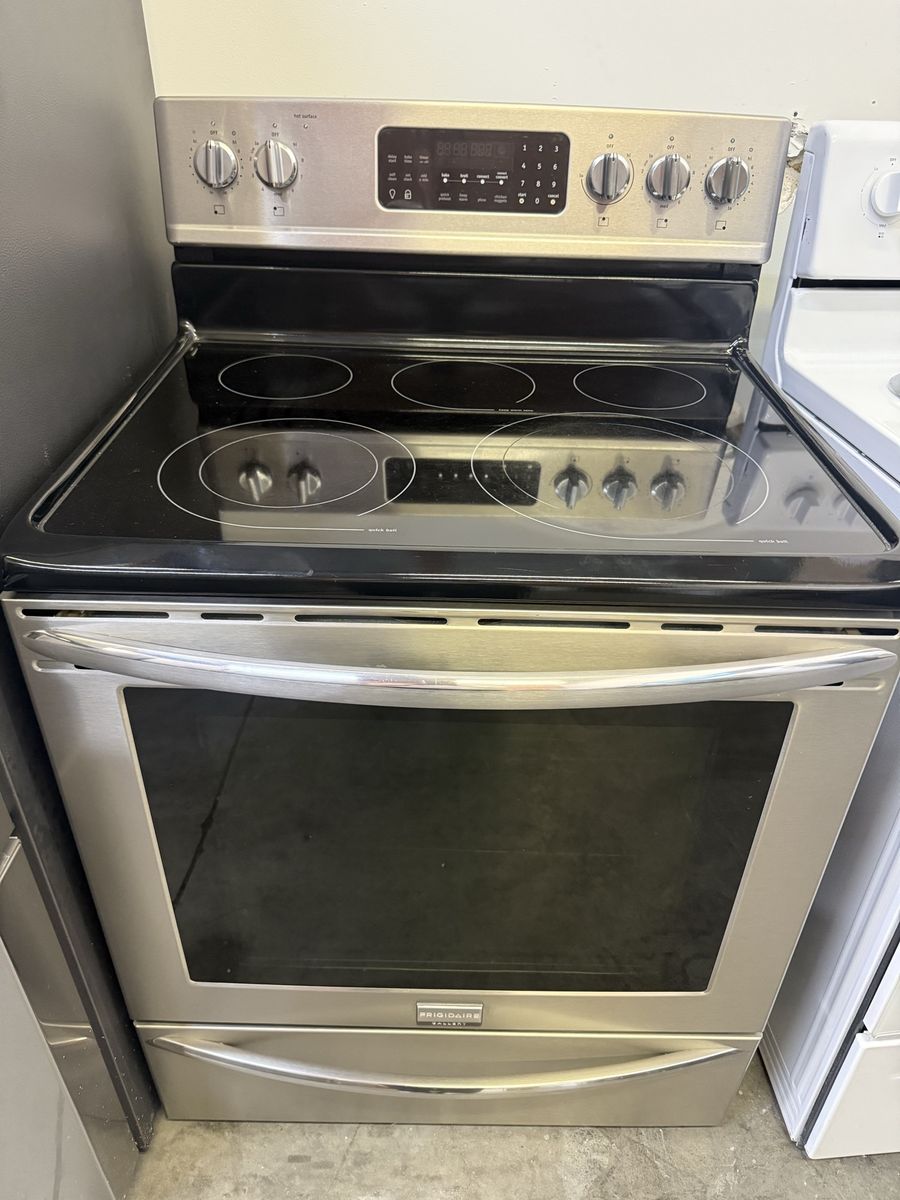 Frigidaire Gallery 30-Inch Electric Range with Convection Oven
