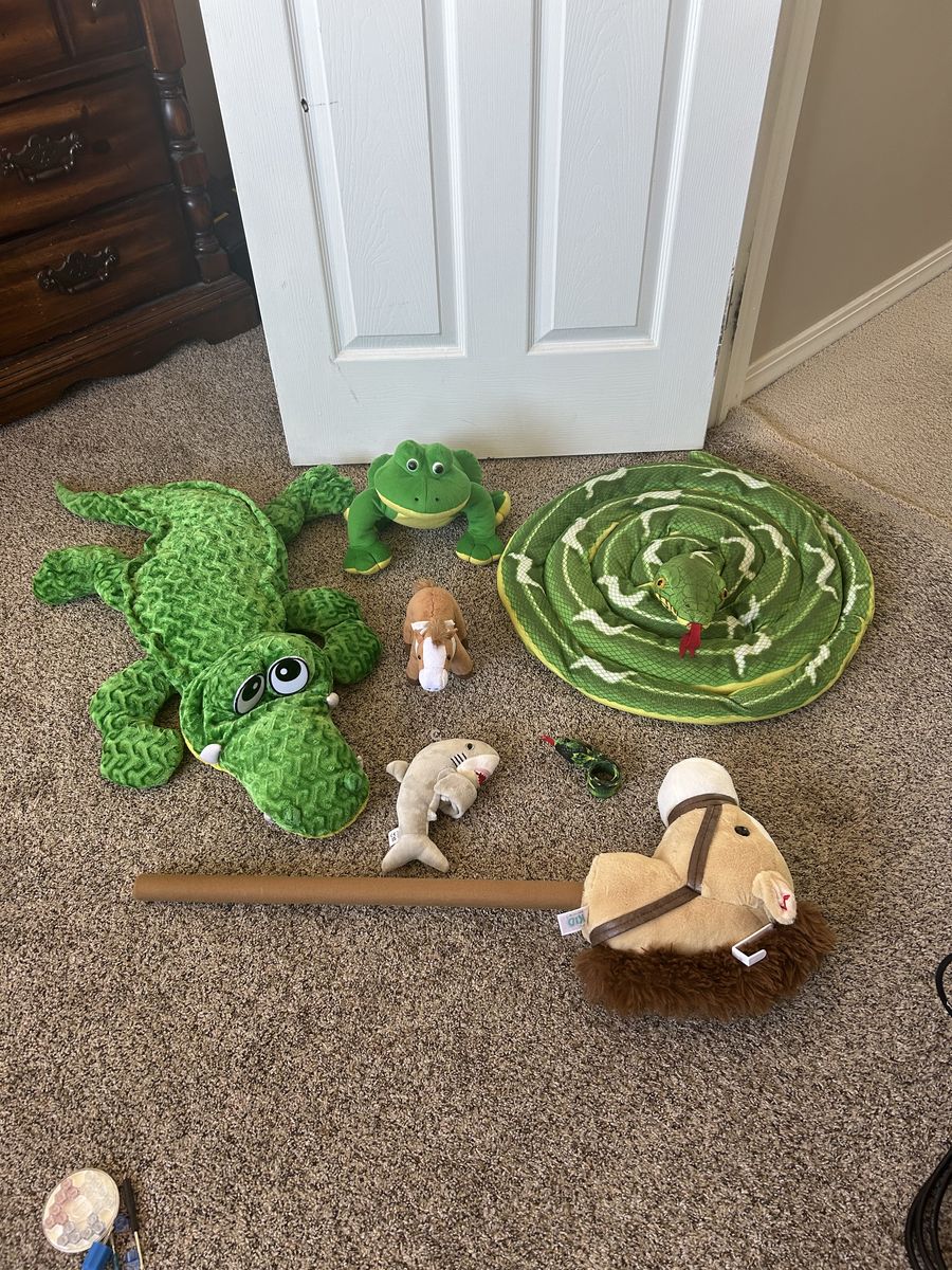 Large Stuffed Animal & Plush Toy Collection – Giant Melissa & Doug Snake, Alligator, Hobby Horse & More