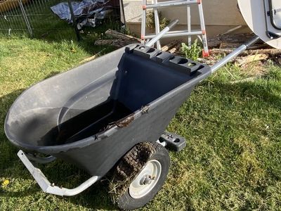 Wheel barrel, bad wheels