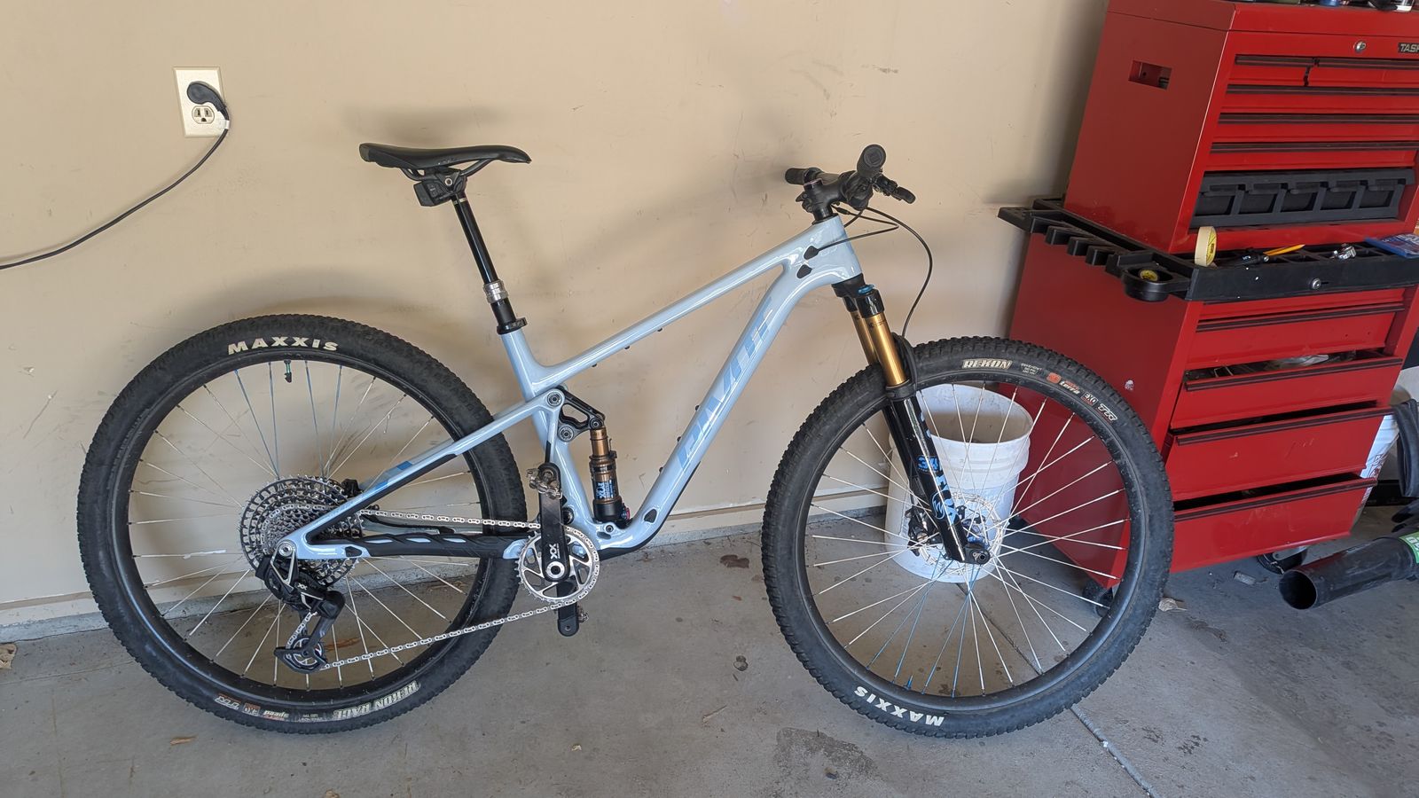 2023 Pivot Mach 4 SL - Size Medium - BRAND NEW FRAME - XX SL / BERD Wheels