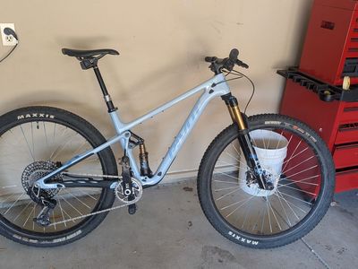 2023 Pivot Mach 4 SL - Size Medium - BRAND NEW FRAME - XX SL / BERD Wheels