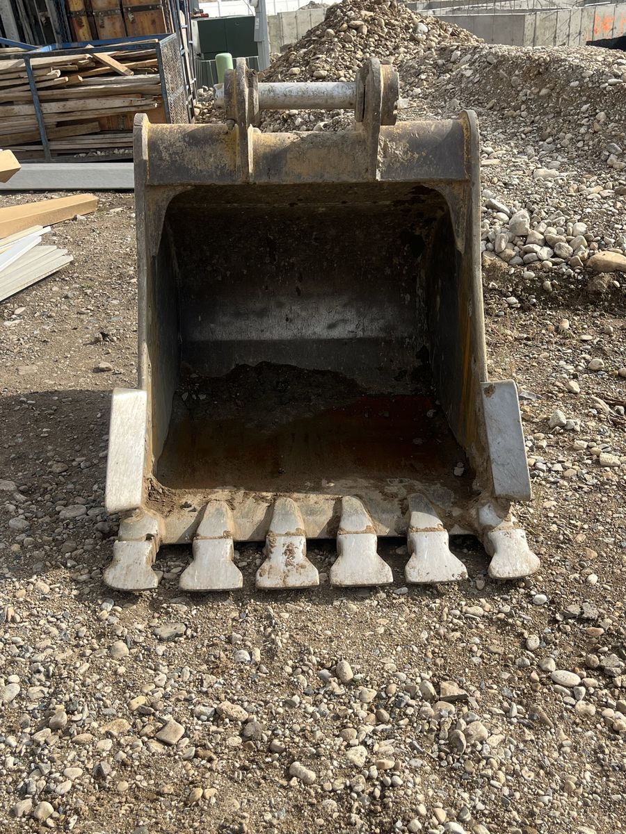 48” cat bucket