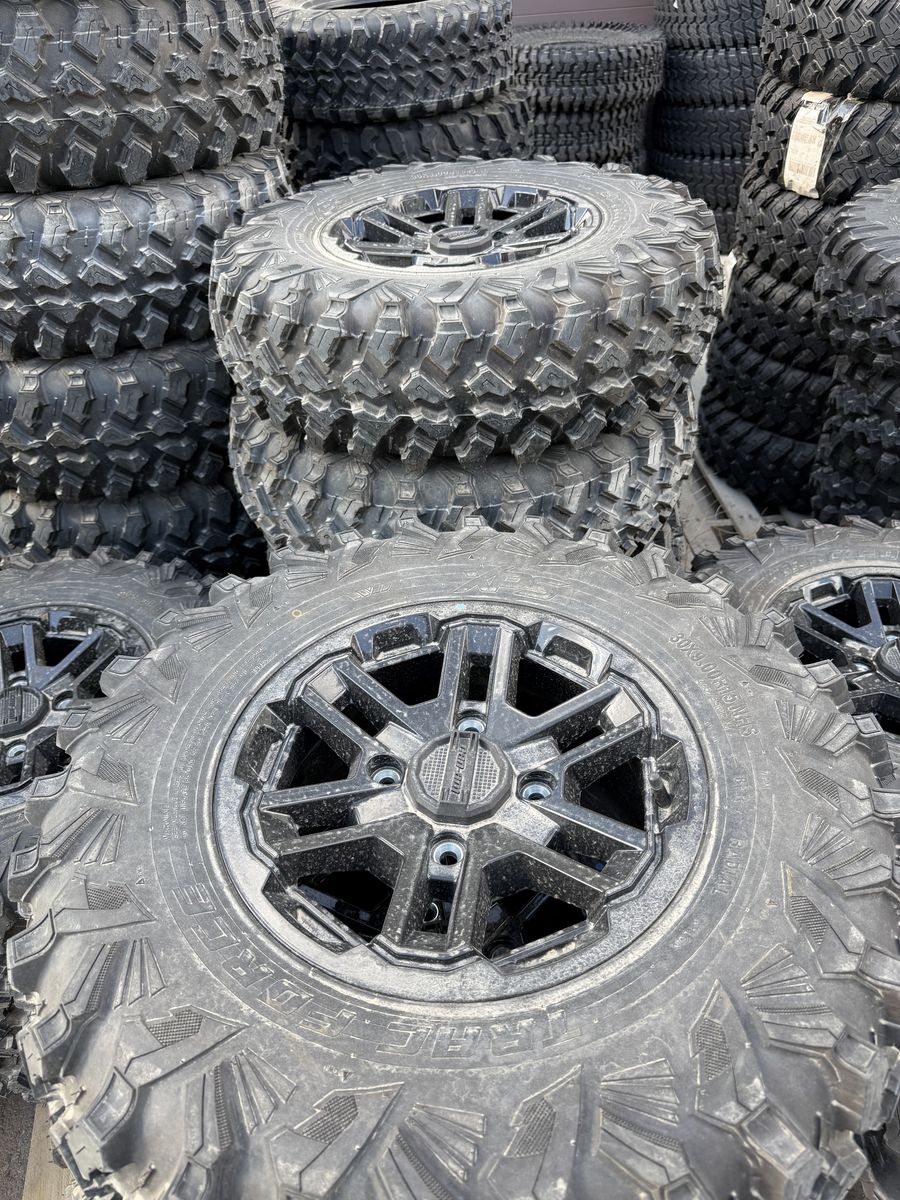 BRAND NEW DEFENDER HD11 TAKEOFF WHEELS AND TIRES 30x9 R15