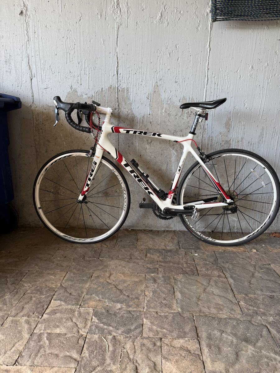 2011 Trek Madone (mid-level) Road Bike size medium