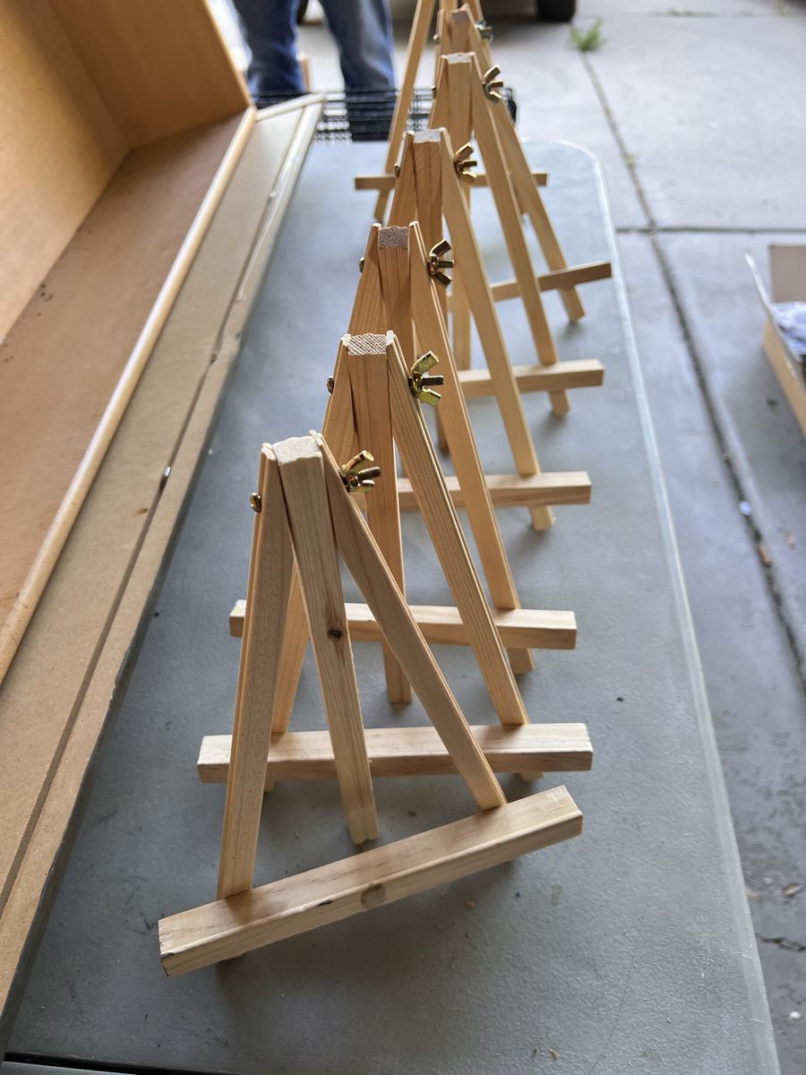 Art easels and canvases