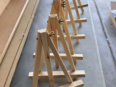 Art easels and canvases