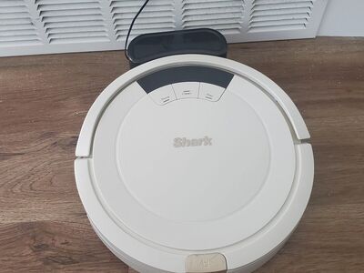 Shark ION Tri-Brush Robot Wi-Fi Vacuum Cleaner