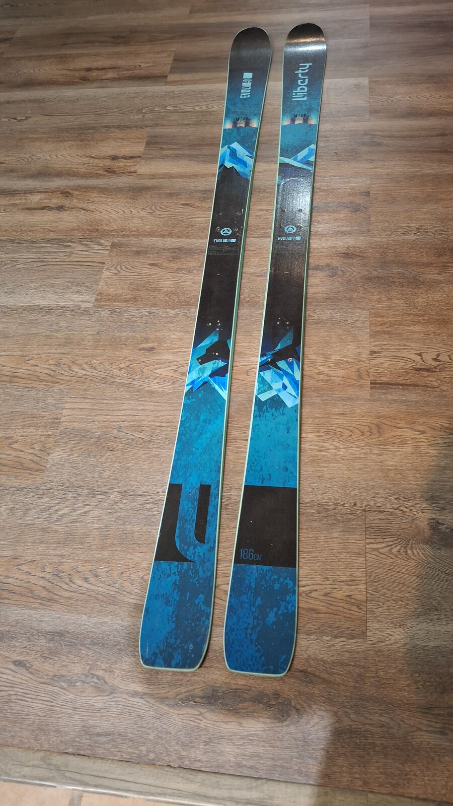 Liberty Evolv 90 Skis