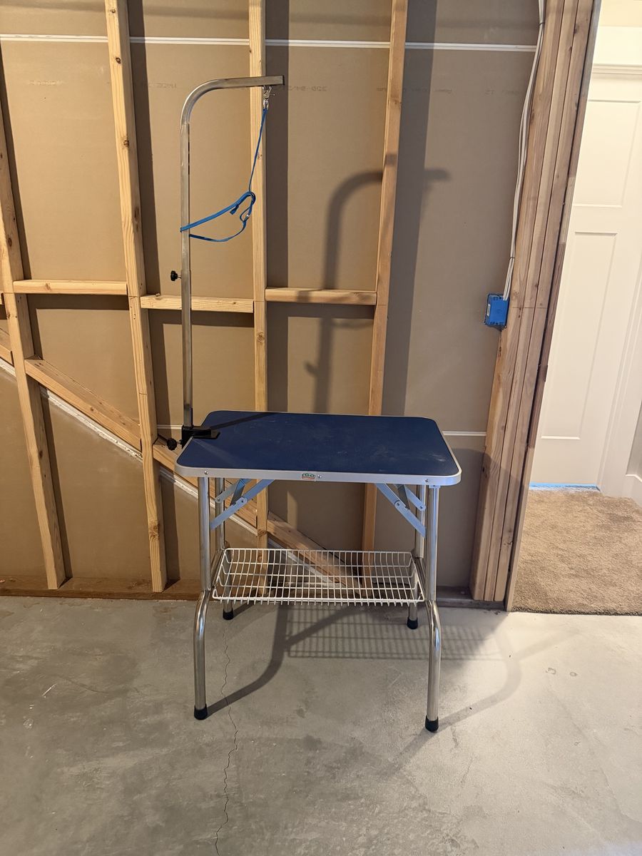Go Pet Club Grooming Table with Adjustable Arm & Storage Shelf - 30" x 19"