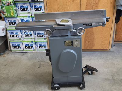 Delta 6-inch Deluxe Long-Bed Jointer with Mobile Base