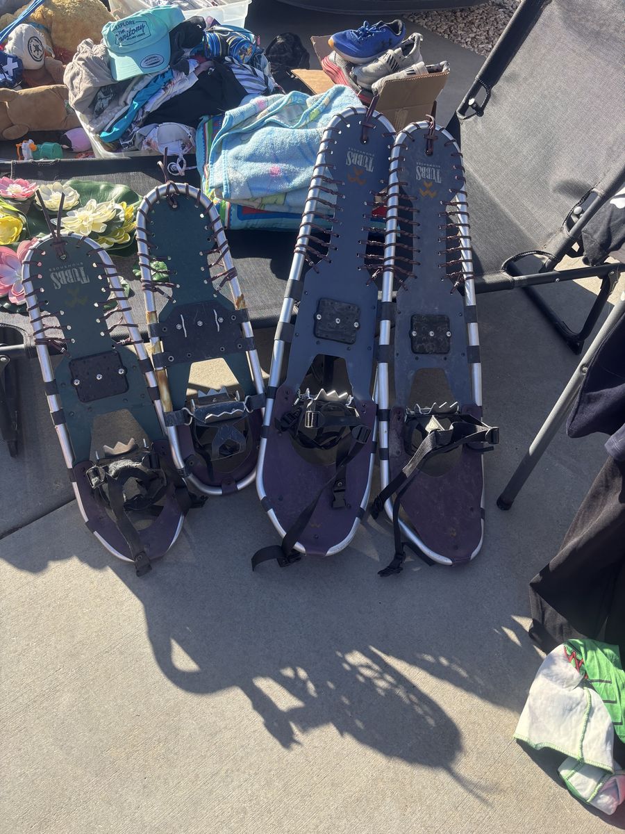 2 pair snowshoes