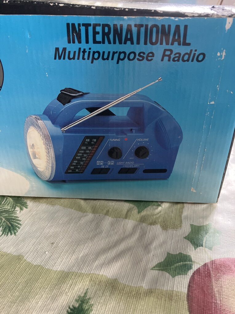 New 80s Multipurpose AM/FM Radio Flashlight Siren