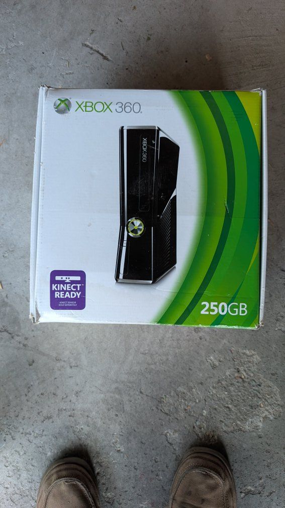 Xbox 360 Elite 250GB Kinect Ready Gaming Console (Black) - With Games