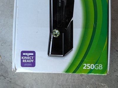 Xbox 360 Elite 250GB Kinect Ready Gaming Console (Black) - With Games