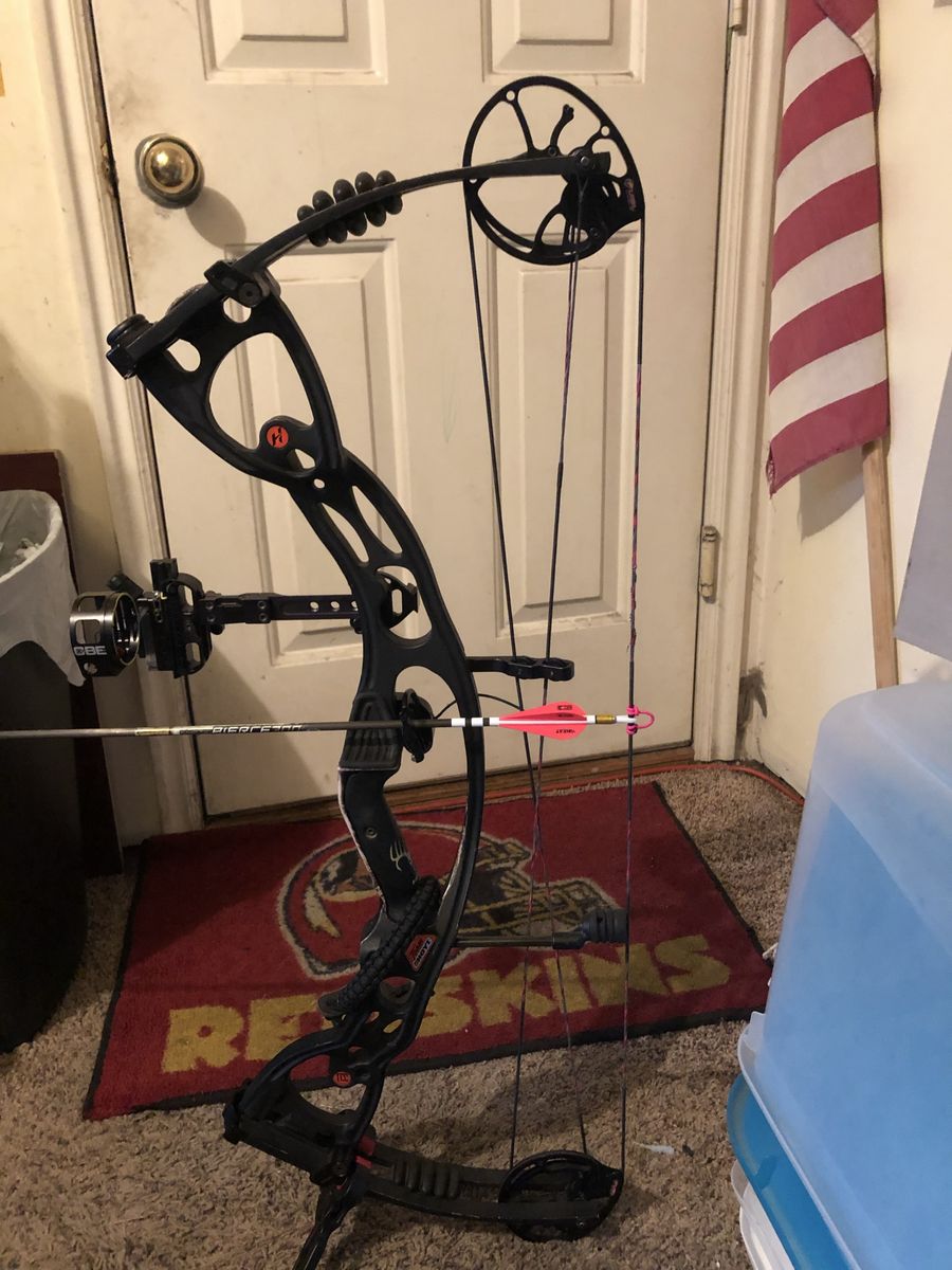 Hoyt Rampage XT Compound Bow - Black with Pink Accents, Right Handed