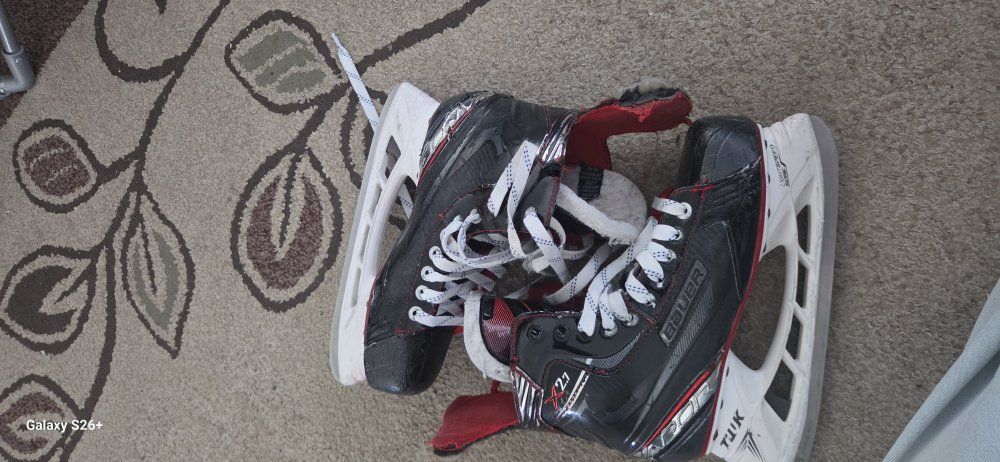 Used Bauer Vapor X2.1 Hockey Skates – Size 7