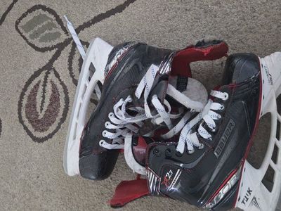Used Bauer Vapor X2.1 Hockey Skates – Size 7