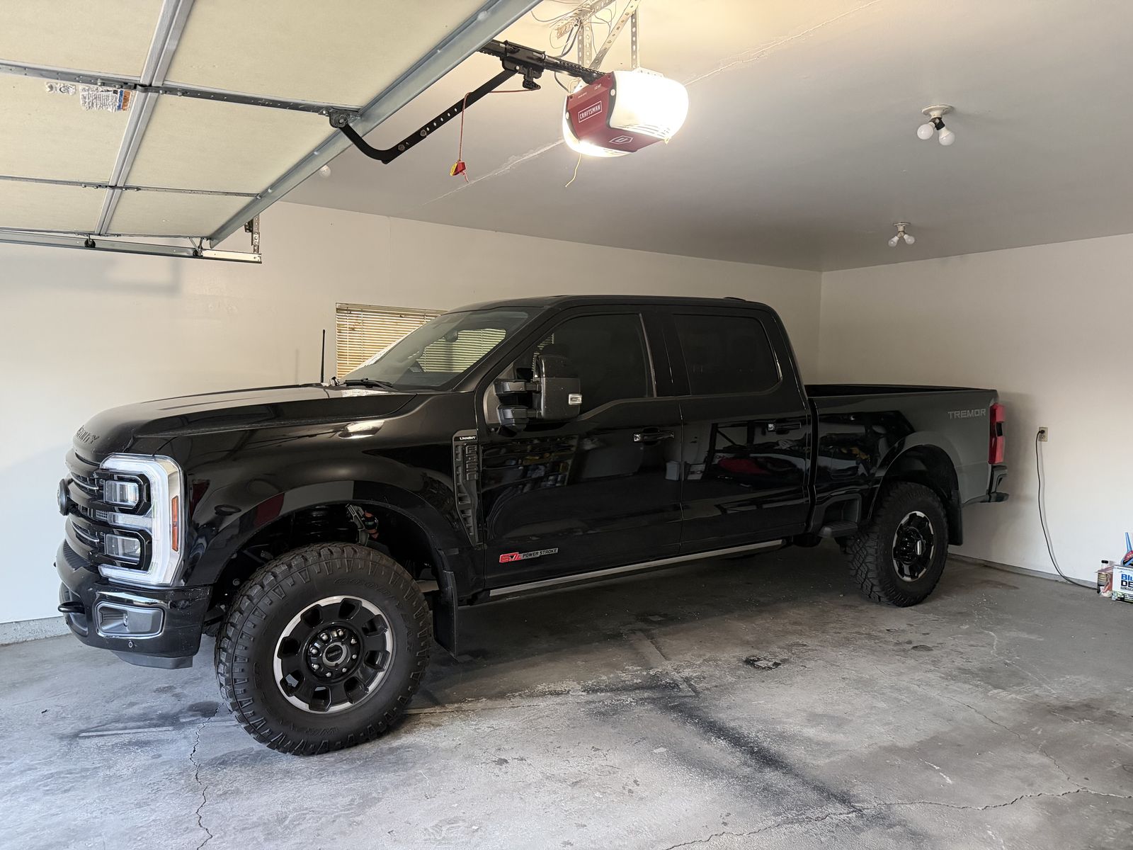 2025 Ford F-350 Super Duty Lariat