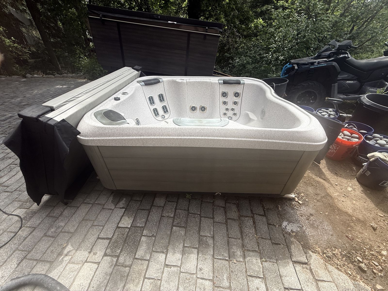 Bullfrog R6 Hot Tub Spa - Includes Delivery