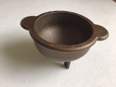 Vintage Lodge Melting Pot