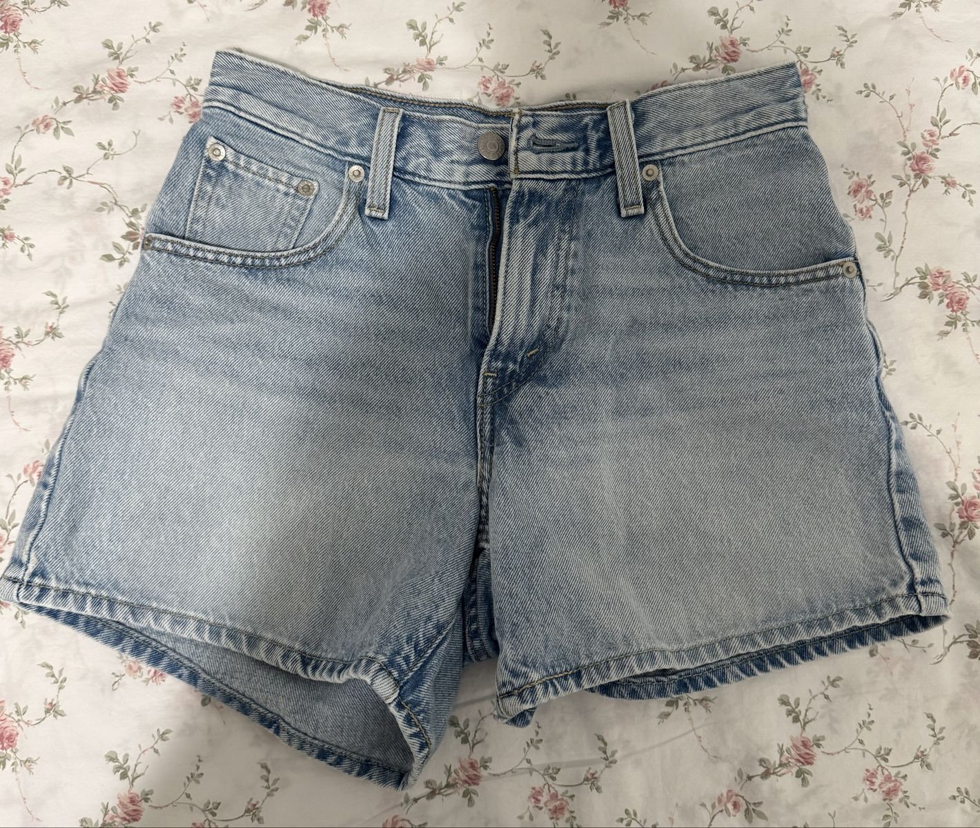 Levi's Light Wash High Rise Cinch Denim Shorts Size 25