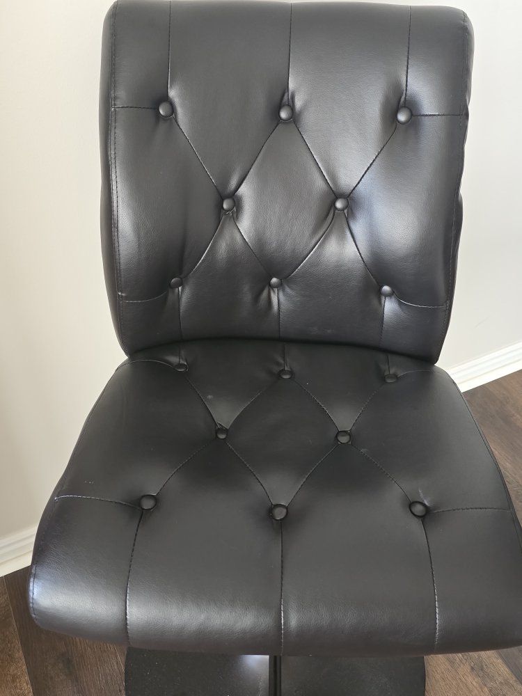 Black Tufted Adjustable Swivel Bar Stool with Footrest - Modern Faux Leather Bar Height Chair