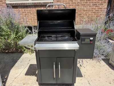 Traeger Silverton 620 Wood Pellet Grill / Smoker - Excellent Condition!