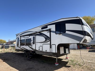 Genesis Supreme 30IKS Toy Hauler