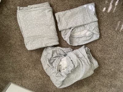 Twin size sheet set