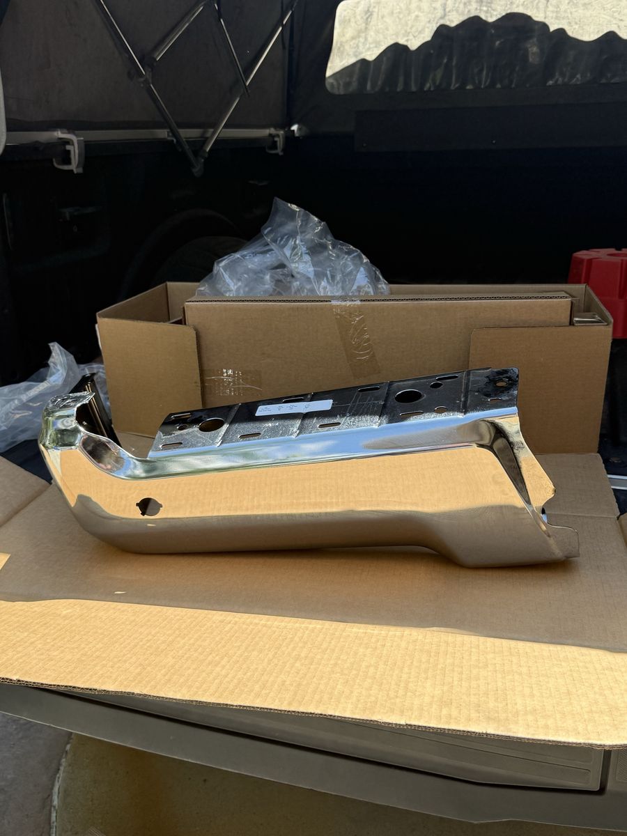 2017 Ford Superduty Left side rear bumper and plastic side cap. HC3Z-17906-KA