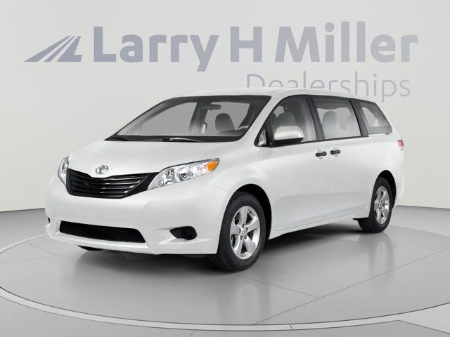 2013 Toyota Sienna LE 8-Passenger
