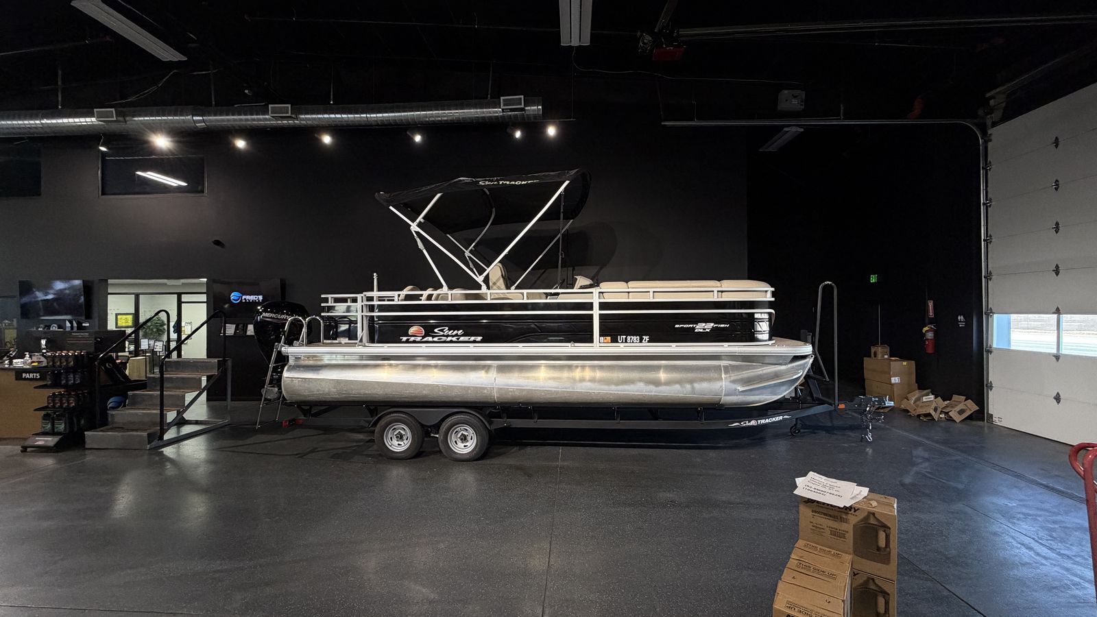 2024 Sun Tracker SportFish 22 DLX Mercury 150hp 31.5hrs