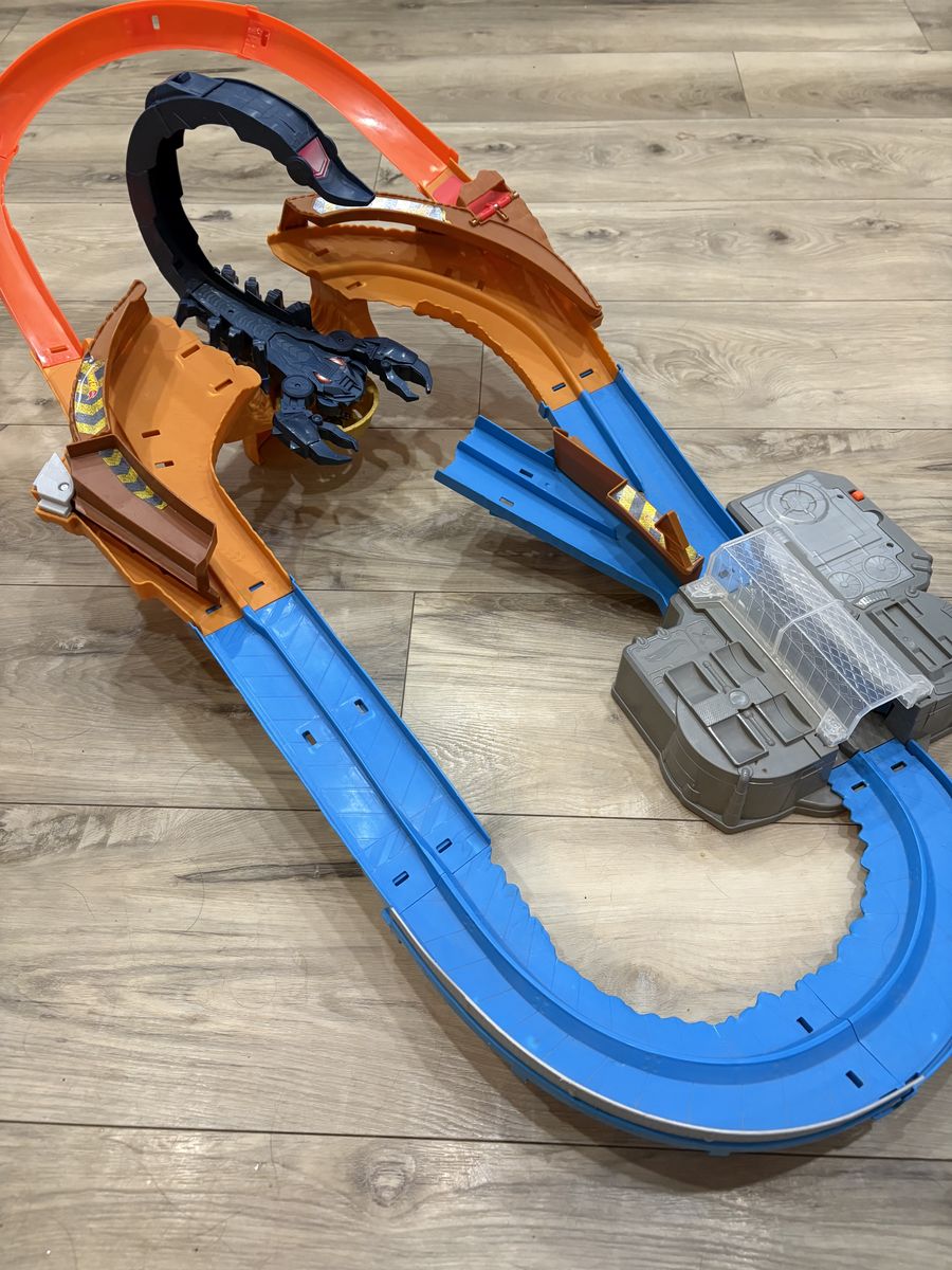 Hot Wheels monster truck scorpion sting raceway
