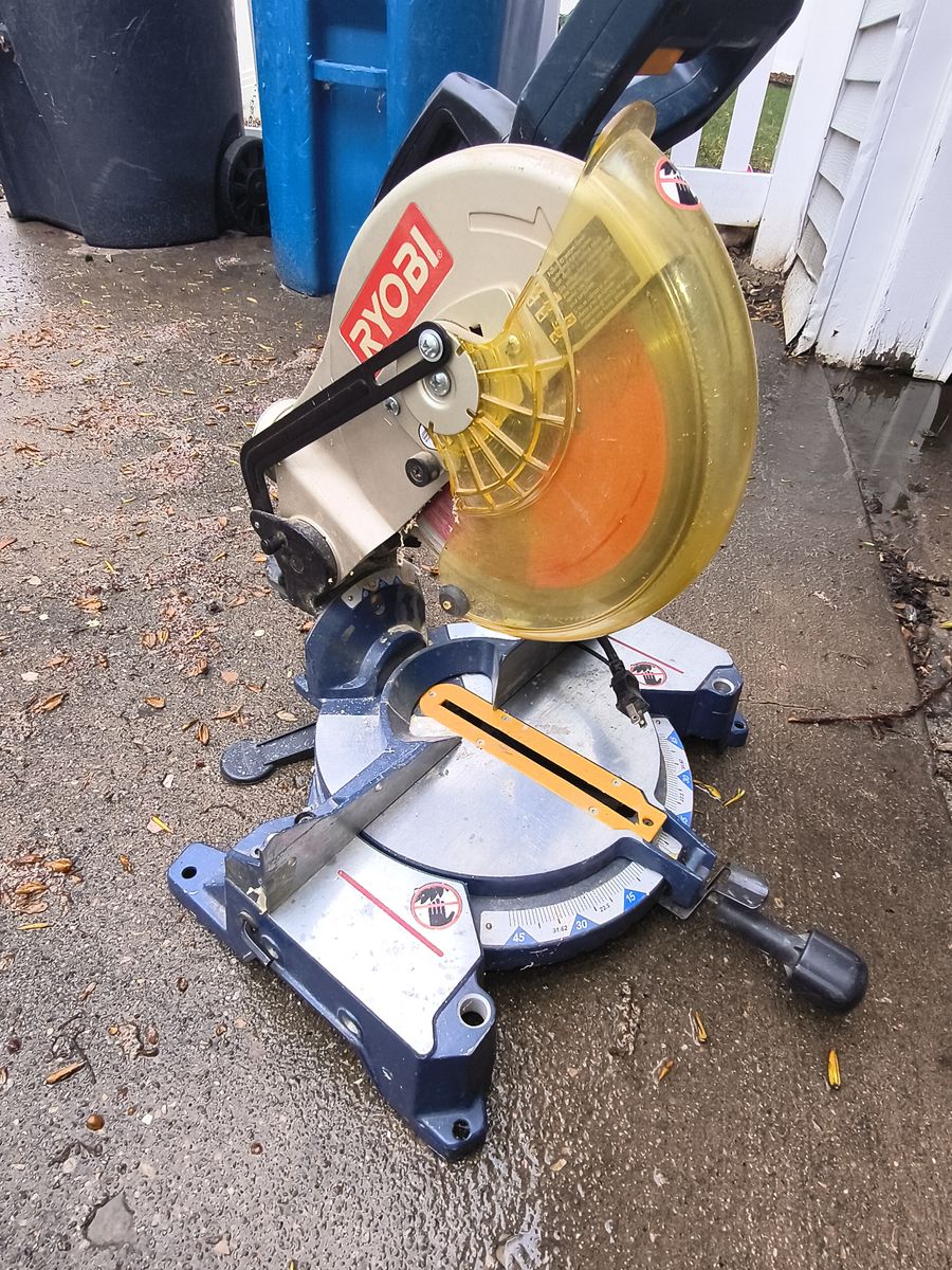 Mitter saw