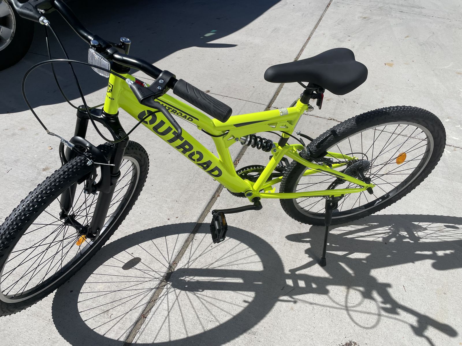 Brand New, 26 inch Mountain Bike, 7 Speed Adult Bicycle with High-Carbon Steel Frame