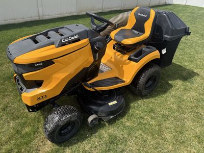 Cub Cadet XT1 Riding Lawnmower w/ Bagger
