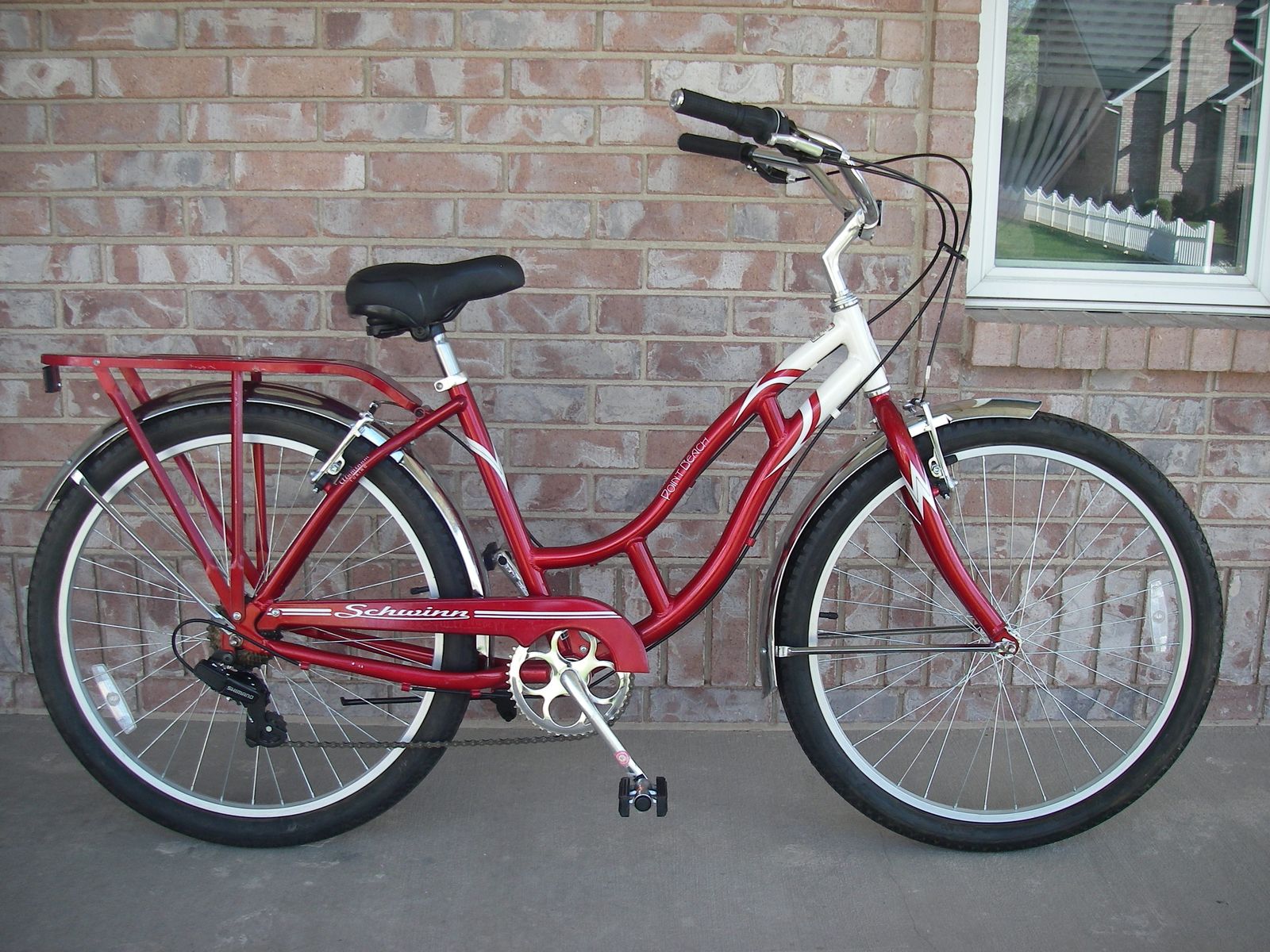 Like New, Womens / Girls 26" ALUMINUM Schwinn POINT BEACH Retro Beach Cruiser Bike, 7-Speed, w/ Fenders, Red, 26 Inch