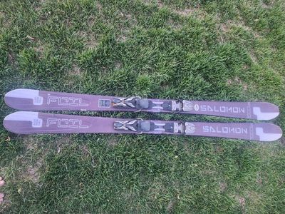 skis