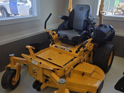 PROFESSIONAL CUB CADET ZERO TURN RIDING MOWER 60"