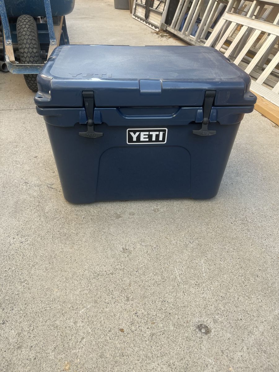 Yeti 35 Blue. 