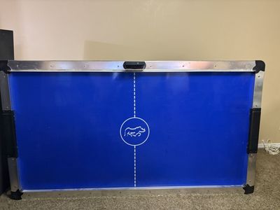 Air hockey table