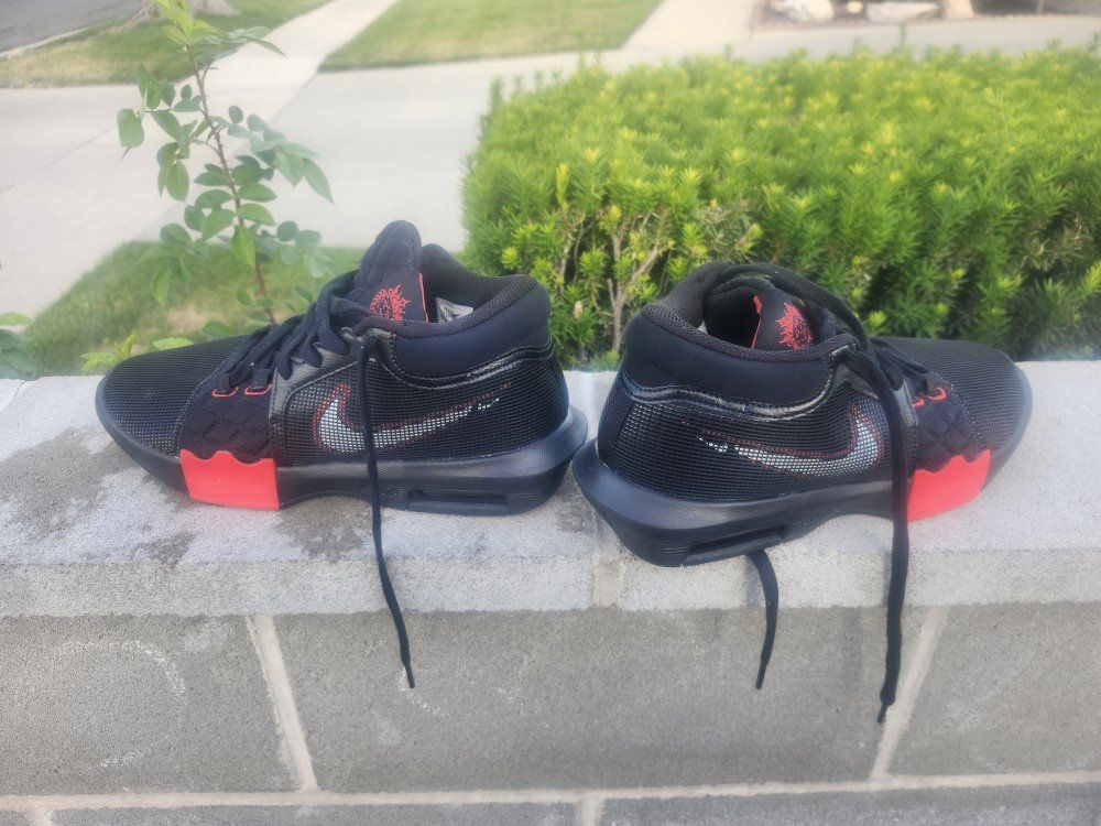 Nike Men's LeBron Witness 8 Basketball Sneakers - Size 9.5 - Black with Red Accents