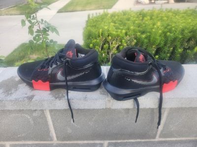 Nike Men's LeBron Witness 8 Basketball Sneakers - Size 9.5 - Black with Red Accents