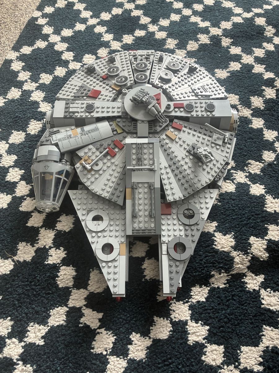 Lego millennium falcon