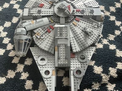 Lego millennium falcon