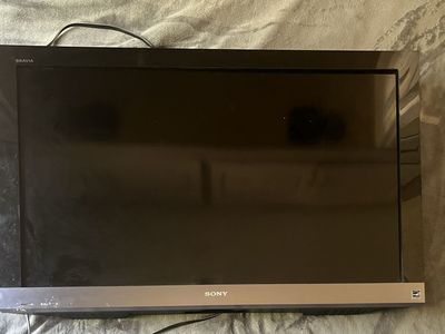 Sony Bravia 40" flatscreen TV