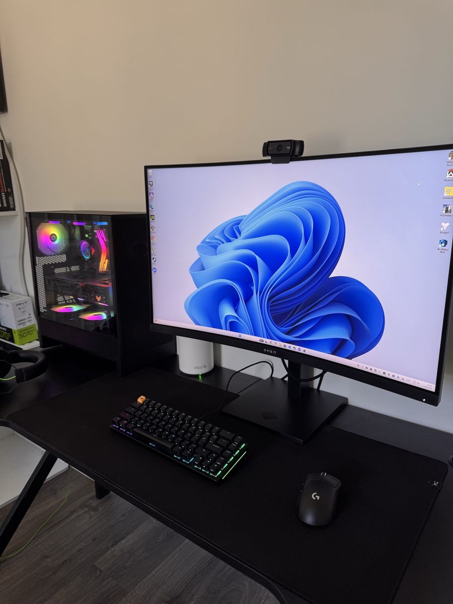High-End Gaming PC Setup: AMD Ryzen 7 5800X, ASUS TUF RTX 5070, OMEN 32" 165Hz Monitor